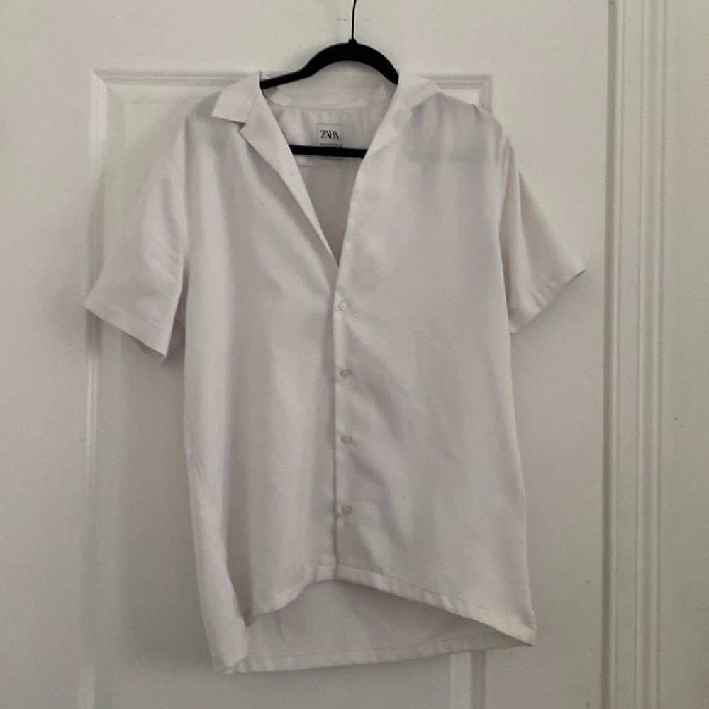 A relaxed Zara dress shirt size M with cotton material.